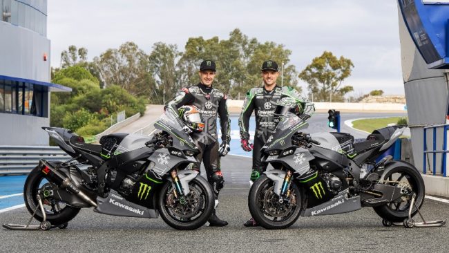 Dua pembalap tim Kawasaki Racing Jonathan Rea dan Alex Lowes dalam tes musim dingin WSBK 2023 di Sirkuit Jerez 1-2 Desember 2022. (Foto: WorldSBK)