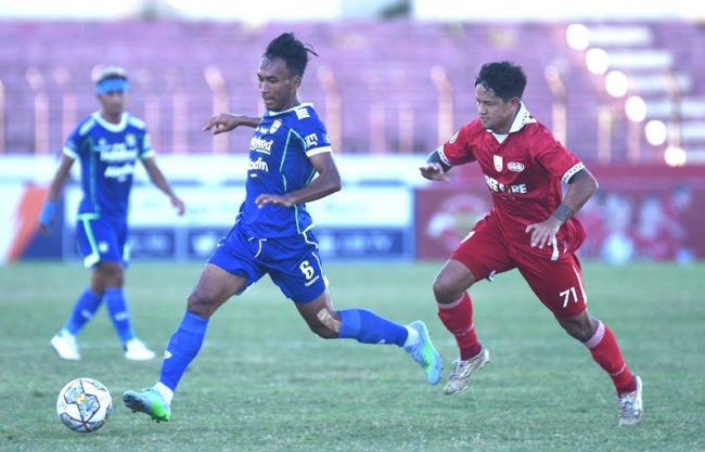 Duel Persis Solo Vs Persib Bandung pada laga Liga 1 Minggu 18 Desember 2022. (Foto: Persib Bandung)