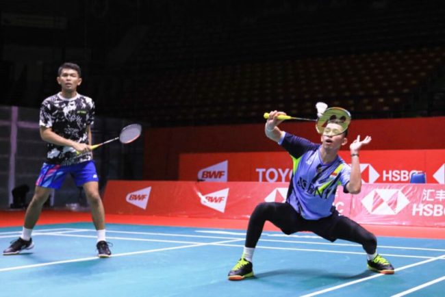 Fajar Alfian dan Muhammad Rian Ardianto dalam latihan pertama Indonesia di BWF World Tour Finals 2022. (Foto: PBSI)
