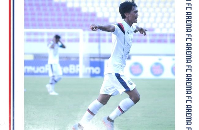 Jayus Hariono merayakan golnya dalam laga Arema Vs Persita pada laga Liga 1 Sabtu 17 Desember 2022. (Foto: Arema FC)