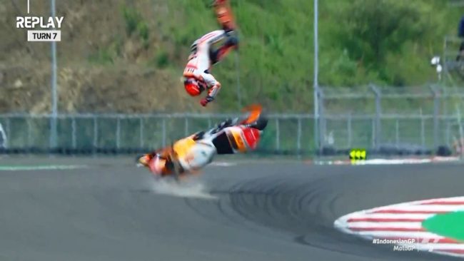 Kecelakaan Marc Marquez di sesi pemanasan MotoGP Indonesia 2022 di Sirkuit Mandalika. (Foto: motogp)