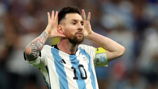 Lionel Messi membela timnas Argentina di Piala Dunia 2022. (Foto: sportingnews)