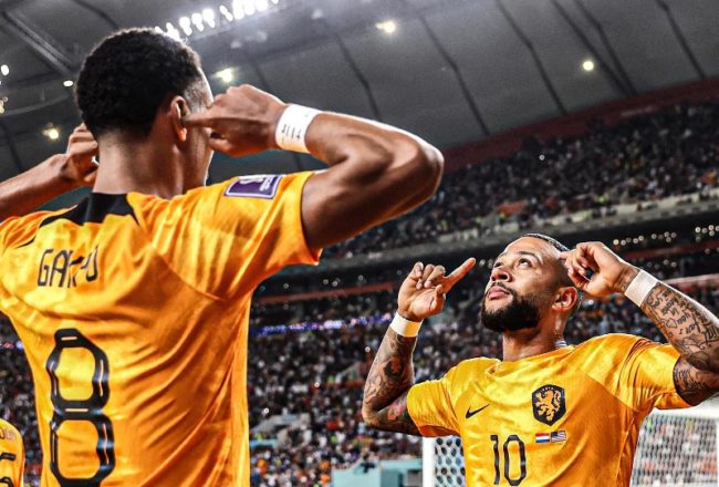 Memphis Depay merayakan golnya dalam laga Belanda Vs Amerika Serikat di babak 16 besar Piala Dunia 2022. (Foto: goal)