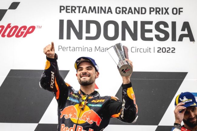 Miguel Oliveira memenangkan MotoGP Indonesia 2022 di Sirkuit Mandalika. (Foto: KTM)