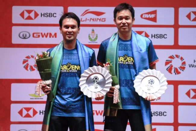 Mohammad Ahsan dan Hendra Setiawan raih runner up ganda putra BWF World Tour Finals 2022. (Foto: PBSI)