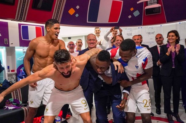 Para pemain Prancis merayakan kemenangan atas Maroko di semifinal Piala Dunia 2022. (Foto: France National Football Team)