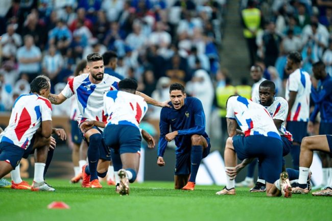 Timnas Prancis melakukan pemanasan jelang final Piala Dunia 2022. (Foto: equipe de france)
