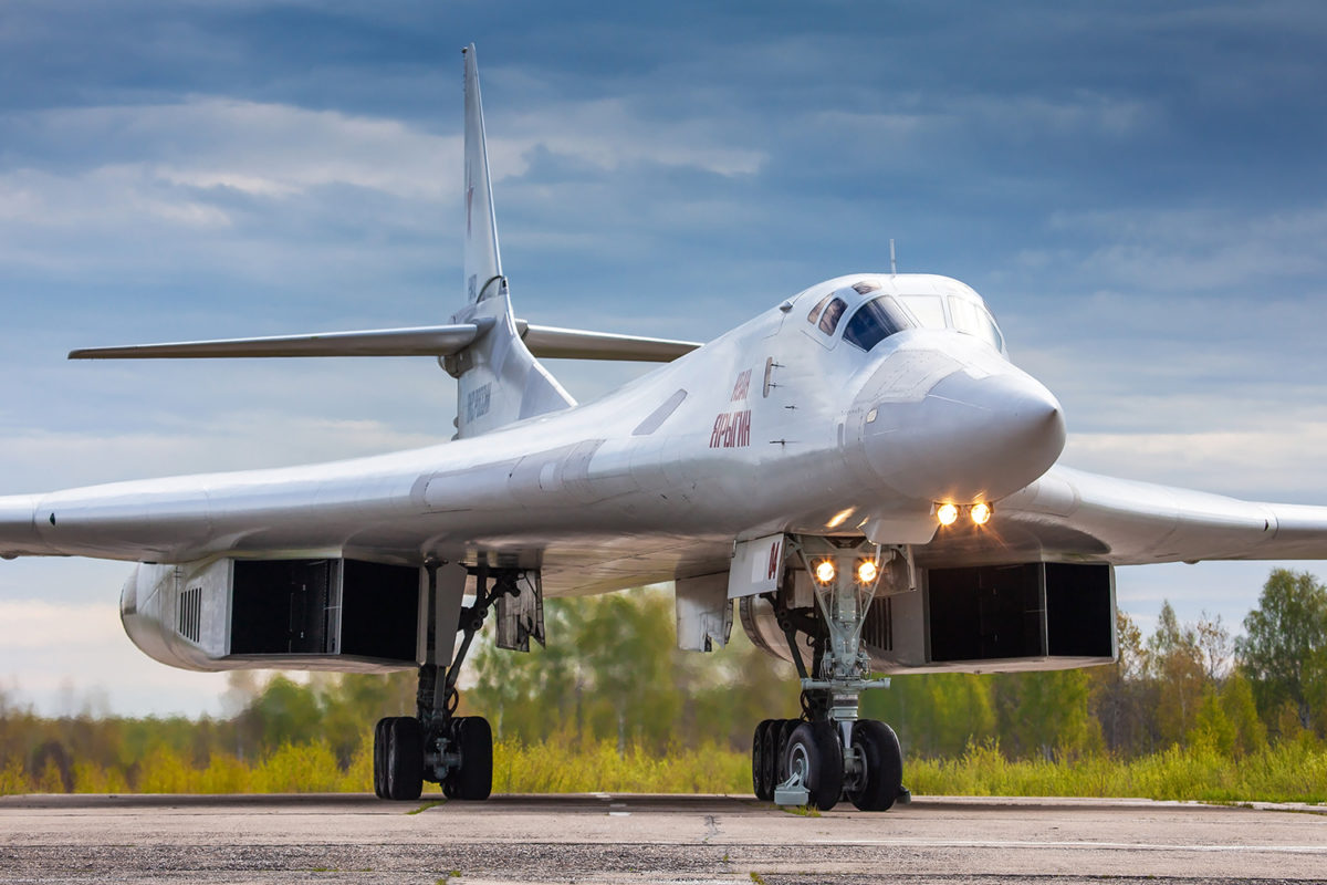 Bomber Nuklir Rusia Tu-160M Siap Angkut Nuklir Kelilingi Eropa