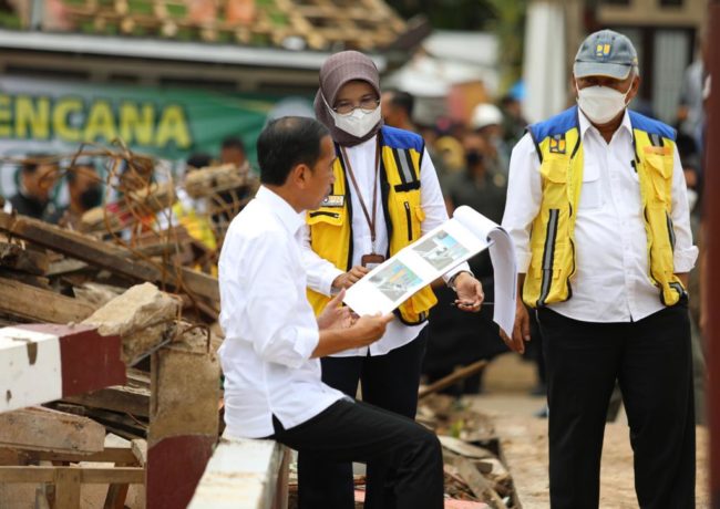 Presiden berikan bantuan kepada warga korban gempa Cainjur, Jawa Barat.