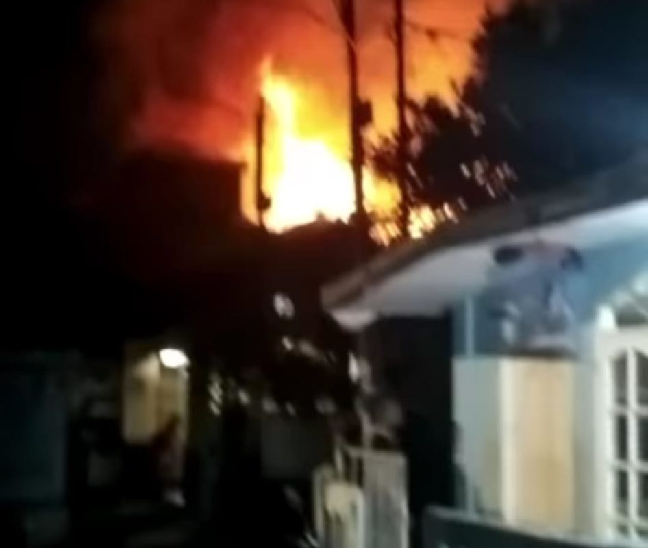Kebakaran rumah akibat STB meledak di Jakbar (Tangkapan layara)