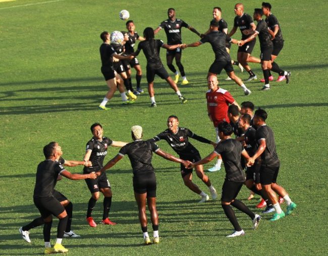 Madura United dalam latihan resmi jelang hadapi Persik Kediri di Stadion Brawijaya dalam jadwal Liga 1 Selasa 24 Januari 2023. (Foto: Madura United)