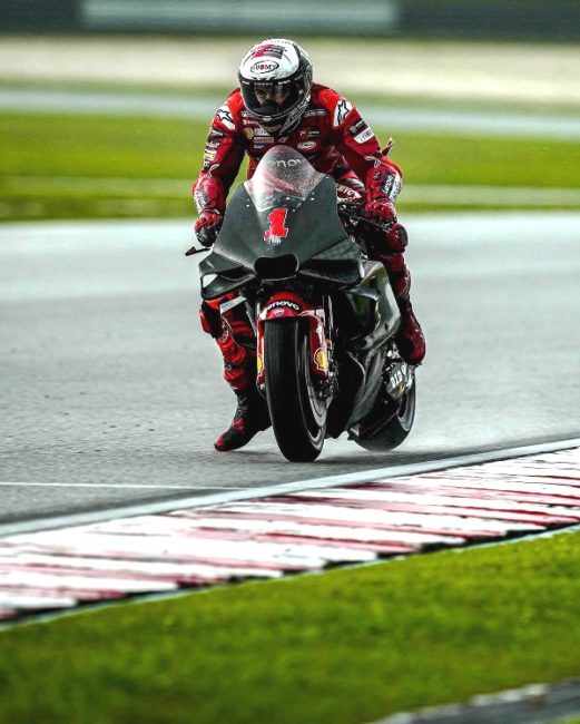 Francesco Bagnaia dengan motor nomor 1 di tes Sepang tes pramusim MotoGP 2023. (Foto: Ducati Corse)