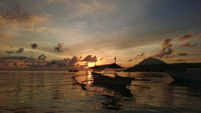 Matahari Terbenam di Bunaken (Foto: canva)