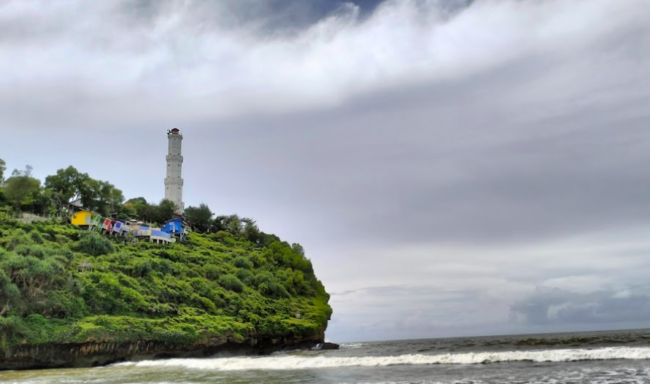 mercusuar di atas bukit Pantai Baron Gunungkidul Jogja (Foto: Tangkapan Layar google maps Ico Fernanda)