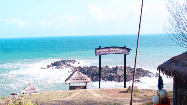 Tanjung Karangbata Pantai Menganti (Foto: canva)