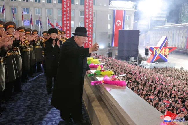 Parade militer Korea Utara pada 8 Februari 2023. (Foto: KCNA)