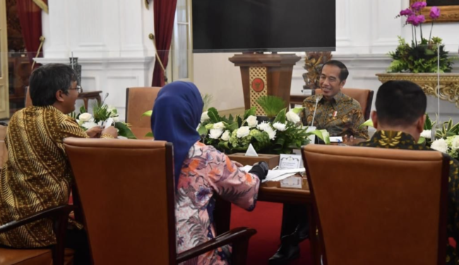 Presiden Joko Widodo menerima kedatangan anggota Dewan Pers periode 2022-2025 di Istana Merdeka, Jakarta, pada Senin, 6 Februari 2023. Foto: BPMI Setpres/Rusman