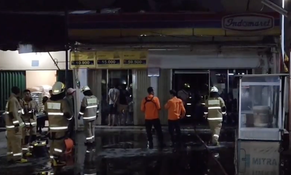 Mesin ATM di wilayah Pesanggarahan, Jakarta Selatan, terbakar akibat korsleting listrik.
