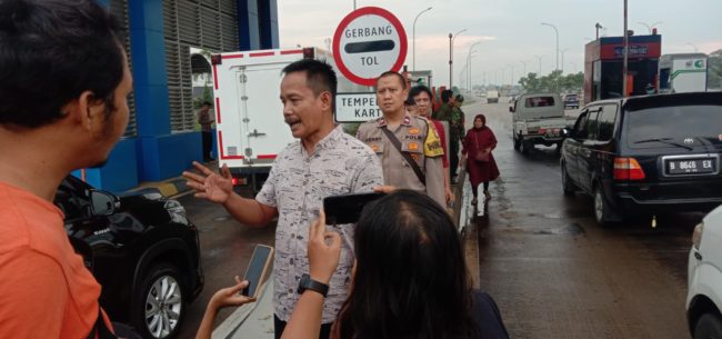 Ahli waris untuk menutup akses Tol Jatikarya yang berada di ruas tol Cimanggis – Cibitung.