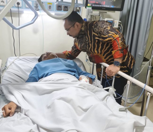Menteri Agama yang juga Ketua Umum Pimpinan Pusat Gerakan Pemuda Ansor, Yaqut Cholil Qoumas , menjenguk David di Rumah Sakit Medika Permata Hijau, Jakarta Selatan, Rabu malam, 22 Februari 2023.