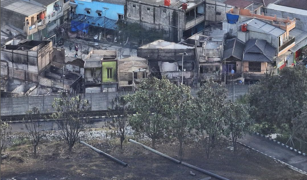 Foto kebakaran Depo Pertamina Pelumpang, dekat pemukiman warga. (Dok: Indra Ardiaputra)