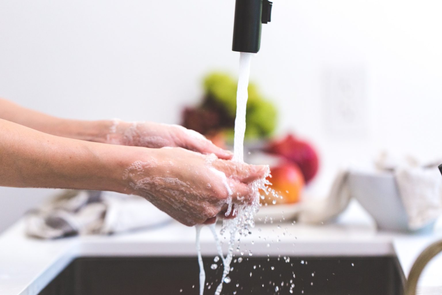 Tangan Kering karena Sering Cuci Tangan? Cari Tahu Solusinya di Sini