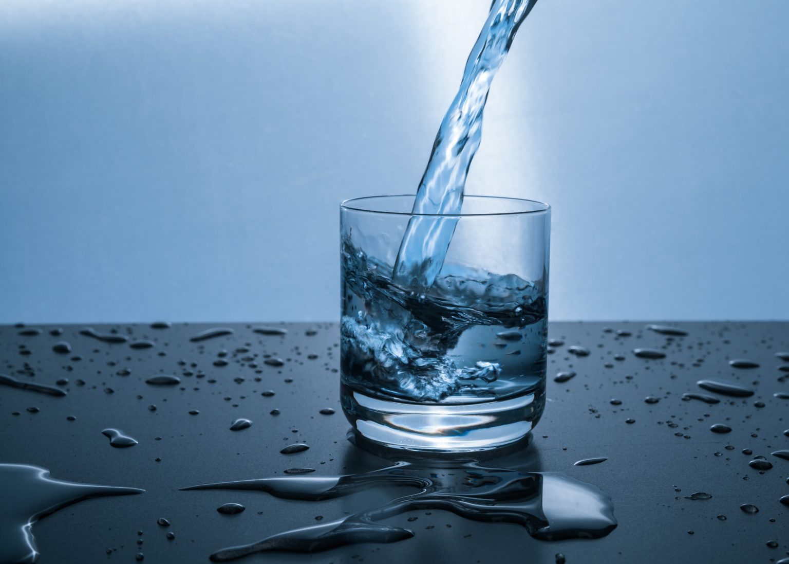 9 Manfaat Minum Air Hangat di Pagi Hari bagi Kesehatan