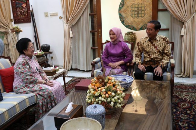 Presiden Jokowi dan Ibu Negara berkunjung ke rumah Megawati.