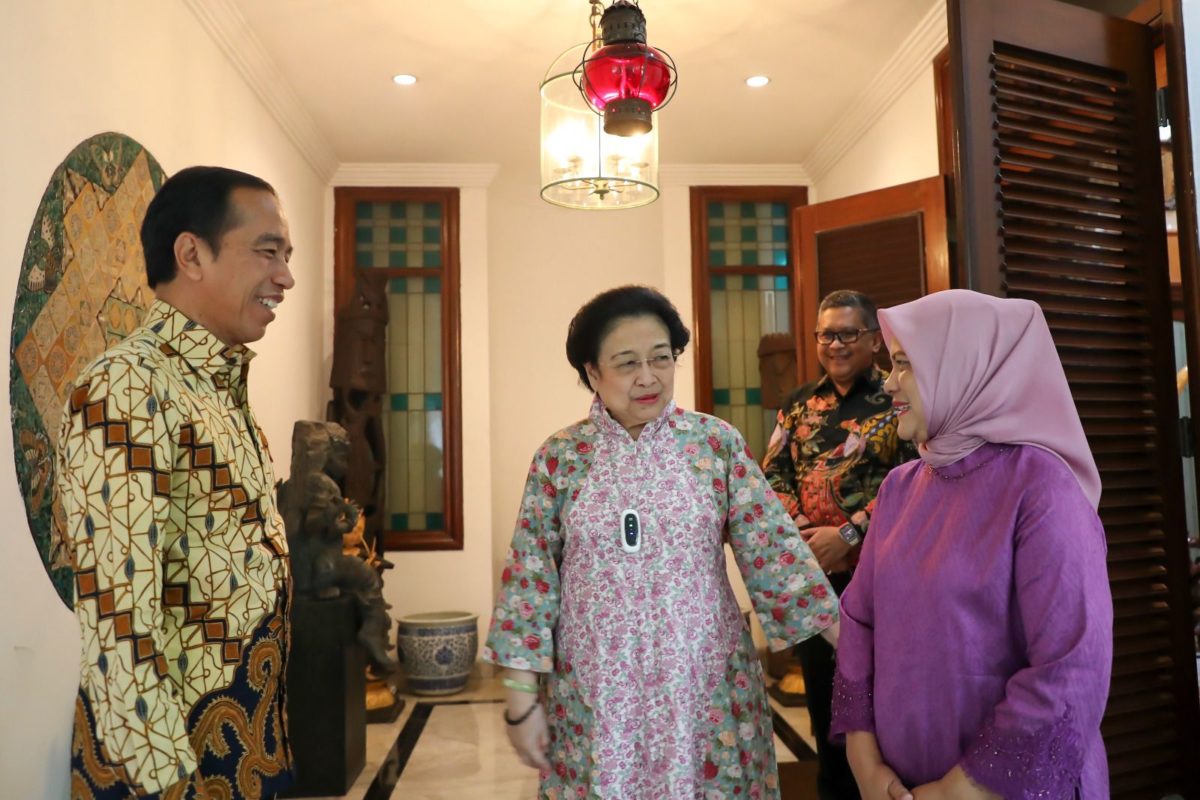 Presiden Jokowi dan Ibu Negara berkunjung ke rumah Megawati.
