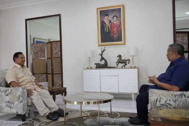 Menteri Pertahanan Prabowo Subianto berkunjung menemui mantan Presiden RI ke-6 Susilo Bambang Yudhoyono (SBY) di Museum dan Galeri SBY-ANI, Jawa Timur, Sabtu (20/5/2023), sekitar pukul 10.00 WIB.