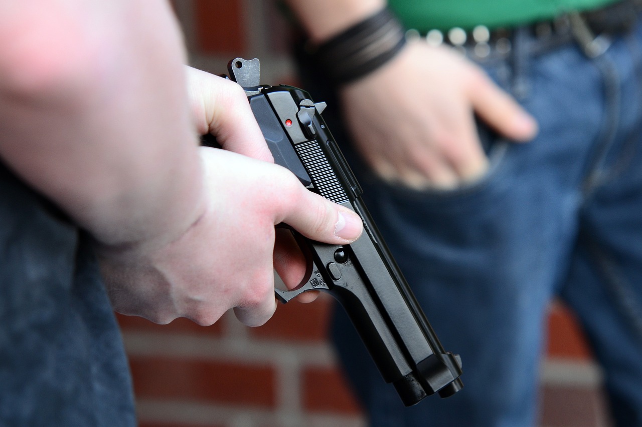 Pengamat kepolisian dari ISESS Bambang Rukminto ditodong airsoft gun (Ilustrasi Pixabay)