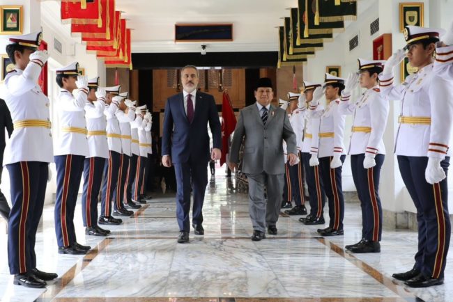 Menteri Pertahanan Prabowo Subianto menerima kunjungan Menteri Luar Negeri Turki H.E. Mr. Hakan Fidan di kantor Kemhan, Sabtu (15/7).