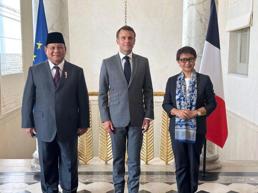 Menteri Pertahanan Prabowo melakukan kunjungan kehormatan ke Presiden Prancis Emmanuel Macron, di Istana Elysee. Dok: Biro Humas Setjen Kemhan.