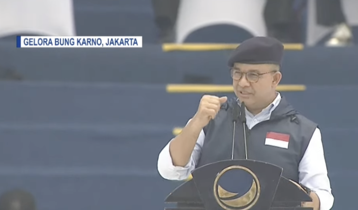 Calon presiden Anies Baswedan menyampaikan pidato politik dalam acara Apel Siaga Perubahan Partai Nasdem, yang dilaksanakan di GBK, Senayan, Jakarta, pada Minggu, 16 Juli 2023.
