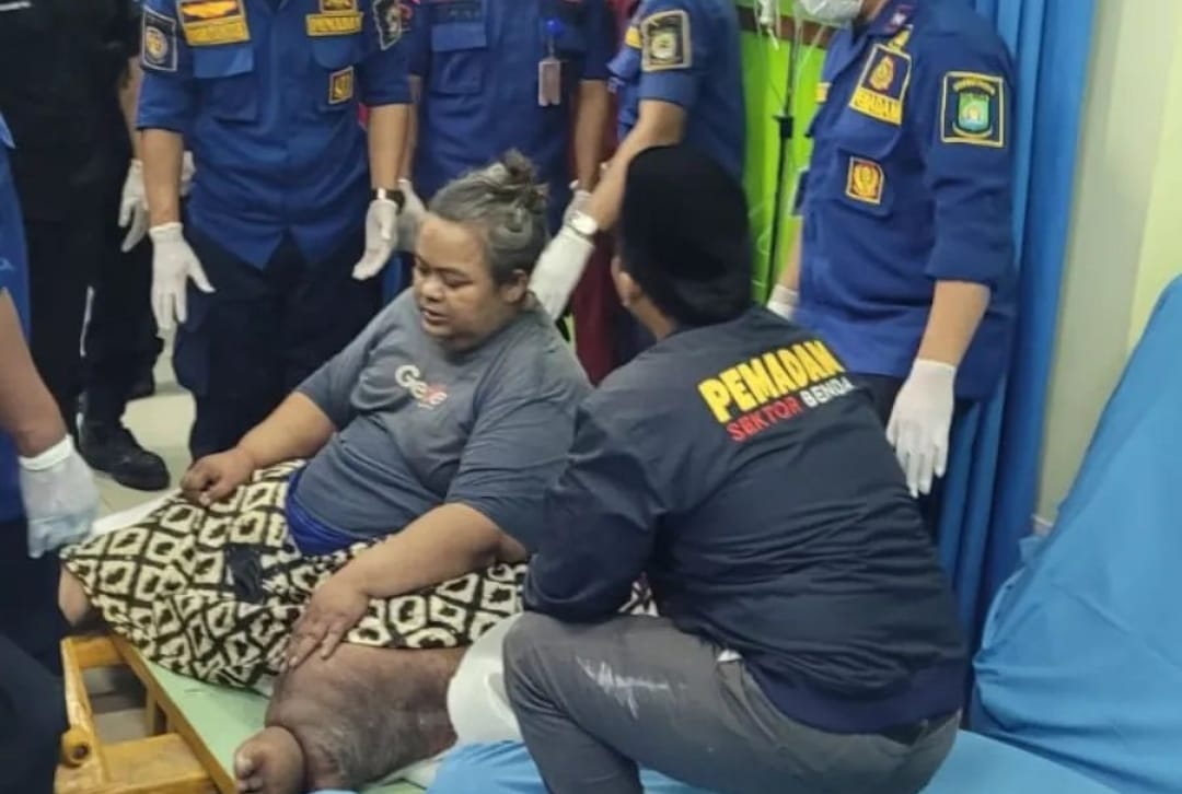 30 petugas evakuasi pria obesitas 200 kg di Tangerang (Dok Instagram)