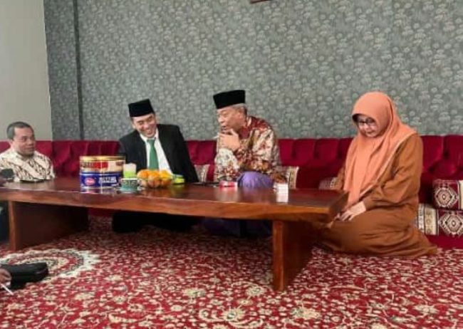 Wakil Menteri Agama, Saiful Rahmat Dasuki dan KH Muhyidin Ishaq.