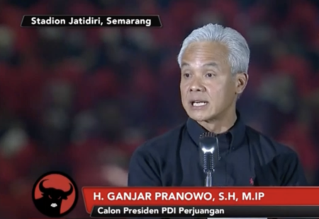 Bakal calon presiden PDI Perjuangan Ganjar Pranowo menyampaikan kemajuan pembangunan yang telah dilakukan Presiden Joko Widodo dalam Apel Siaga Capres dan Pileg 2024