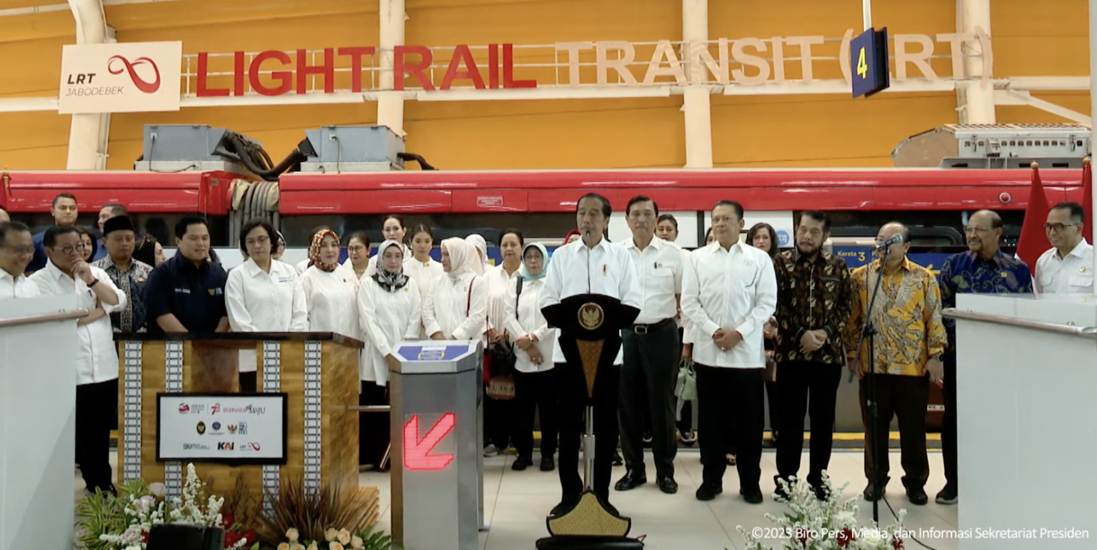 Presiden Jokowi saat peresmian LRT di Stasiun Cawang, Jakarta, pada Senin, 28 Agustus 2023.