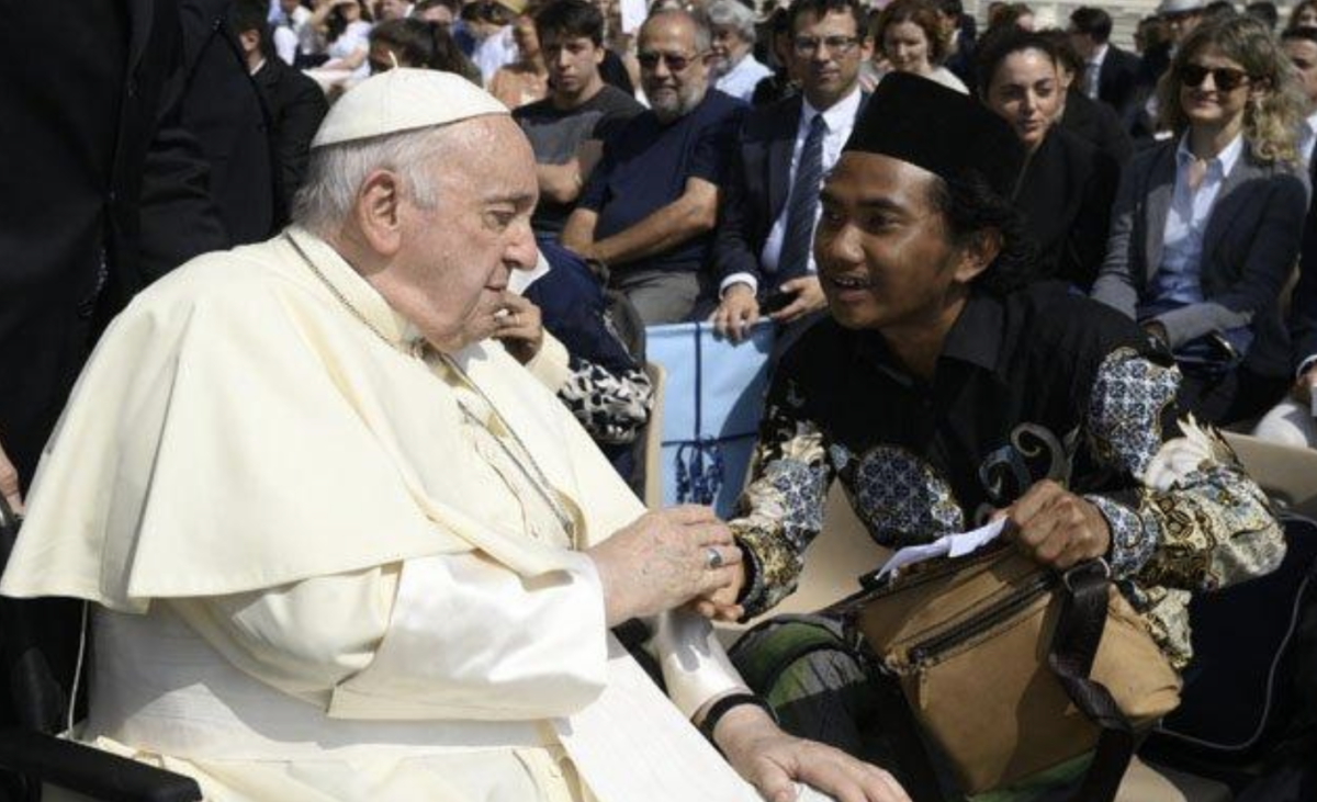 Deni Iskanda saat bertemu dengan Paus Fransiskus di Vatikan, Rabu, 28 Agustus 2023.
