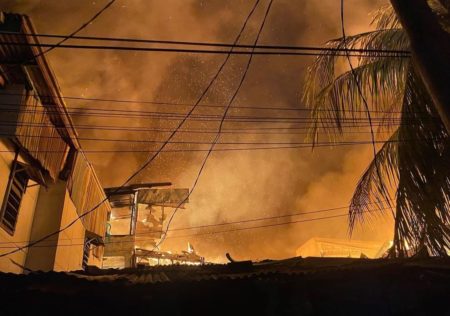 Kebakaran permukiman depan kantor Pemkot Jakpus (Dok Dinas Gulkamat DKI Jakarta)