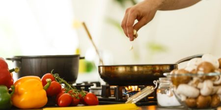 Tips menghasilakan masakan yang lebih lezat, jangan lupa bumbui sepanjang proses memasak, jangan hanya diakhir saja.