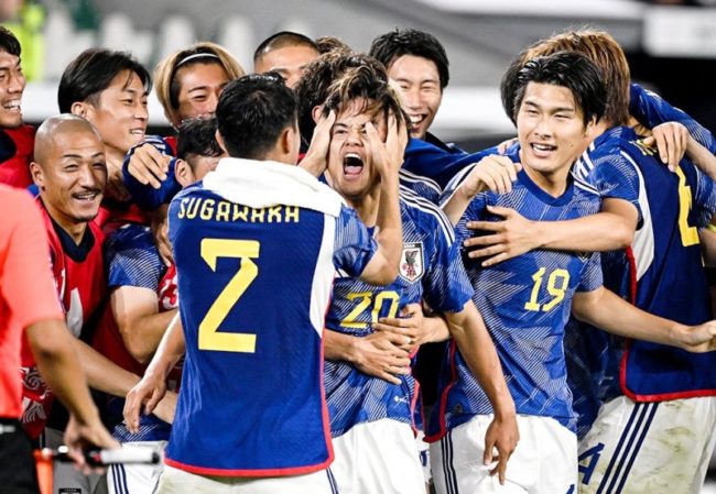 Timnas Jepang merayakan gol ke gawang Jerman dalam international friendly match 9 September 2023 di Volkswagen Arena. (Foto: B/R Football)
