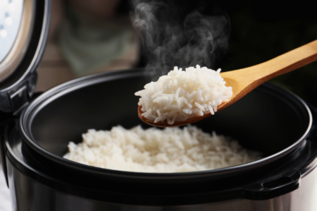 Kementerian ESDM umumkan ada lima merek rice coker. (Foto: Canva/@Africaimage)