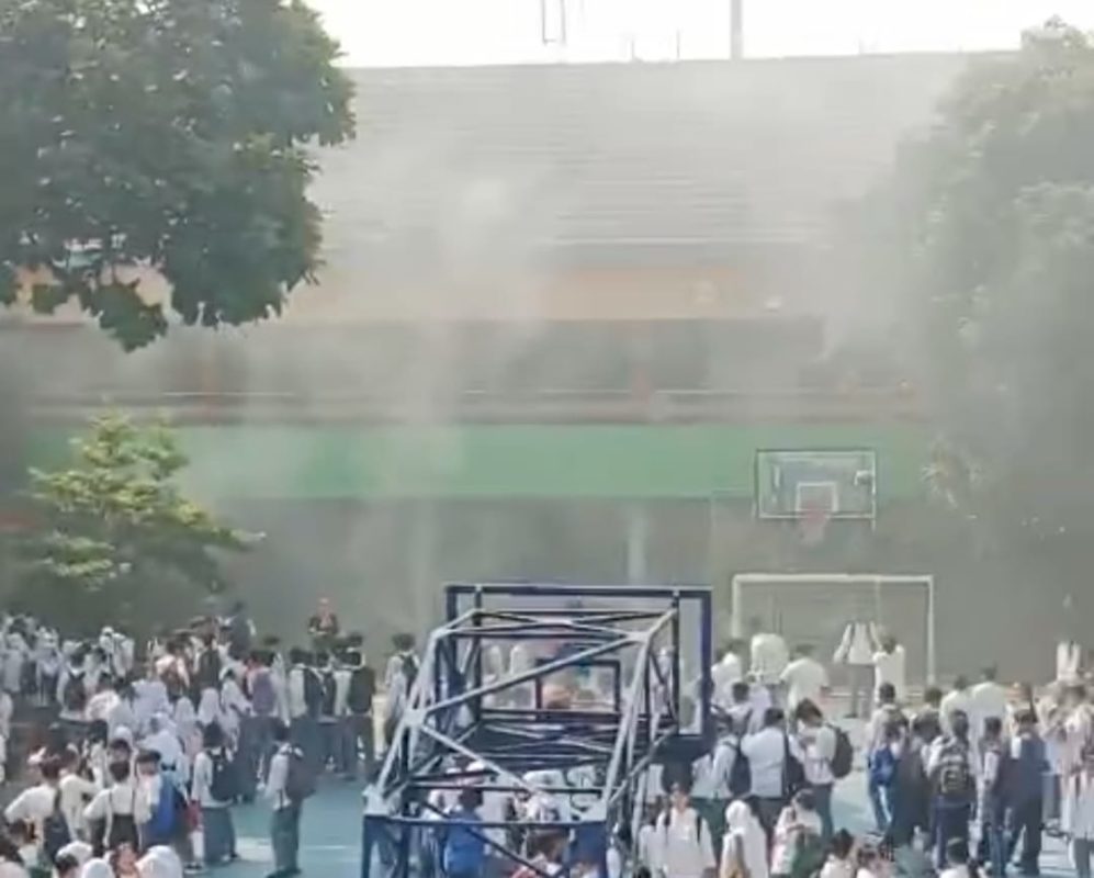 Kebakaran area SMAN 6 Jakarta, tempat Menpora Dito Ariotedjo sekolah (tangkapan layar)