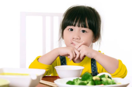 5 cara mengatasi anak yang susah makan