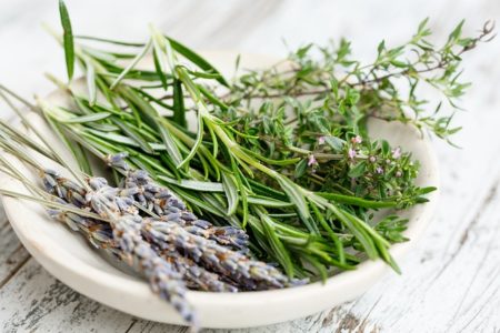 11 Manfaat Rosemary untuk Kesehatan dan Cara Menggunakannya