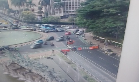 Penutupan arus lalu lintas di kawasan Patung Kuda, Jakarta Pusat.