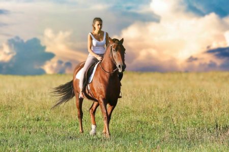 Ini 12 Manfaat Olahraga Berkuda untuk Kesehatan Fisik dan Mental