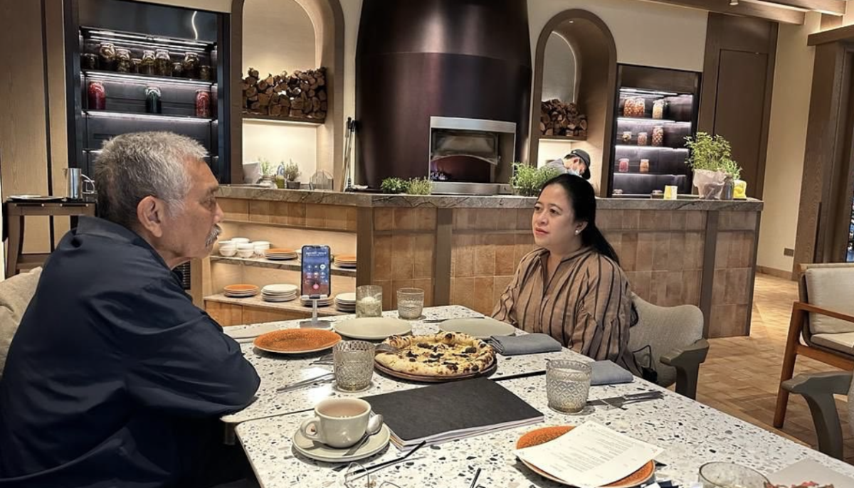 Puan Maharani bertemu Luhut Hinsar Pandjaitan di Singapura. (Dok: IG Puan)