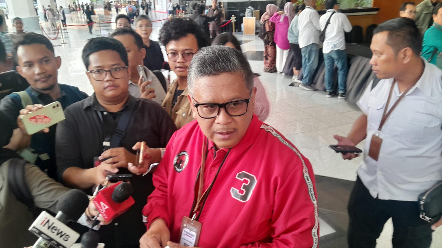Sekjen PDI Perjuangan, Hasto Kristiyanto merespons pernyataan Mahfud MD